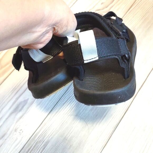 (8-1768)   All in Motion Sandals Size 6 - Picture 8 of 9